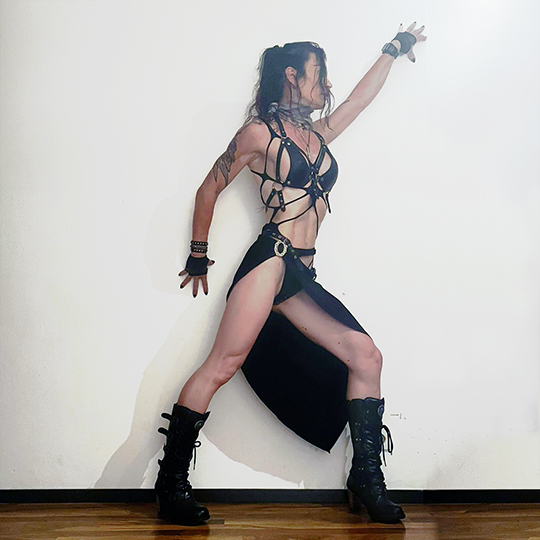 Denise Jung auf Outfit der Kinky Pleasure Augsburg